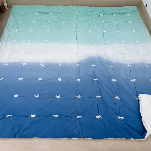 Pottery Barn Teen Other - New without tag Pottery Barn Teen Pbteen Dip Dye Pom Twin size quilt+1 Euro Sham